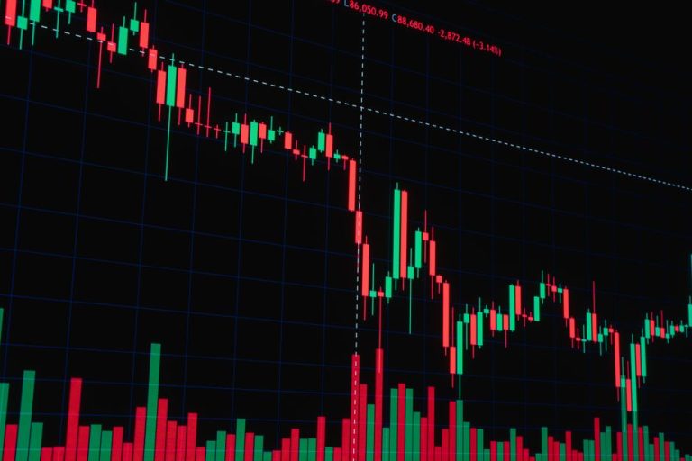 メドレー(4480)ストップ高、営業益67%増を好感し急騰